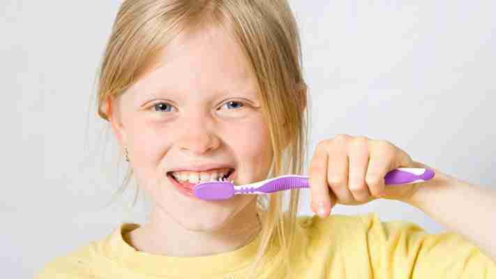 ¿Es recomendable el uso de cepillos de dientes eléctricos en la limpieza bucodental infantil?