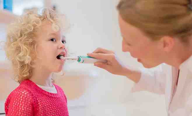 El Cepillo de Dientes Eléctrico Adecuado Para tu Hijo