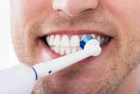 Cómo usar el cepillo de dientes eléctrico