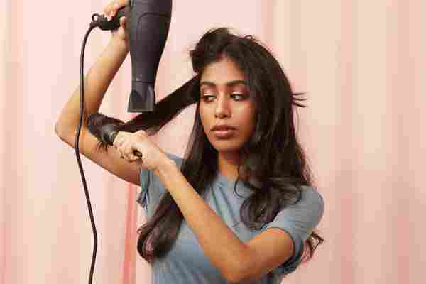Cómo usar el secador de pelo correctamente: claves para hacerlo como una pro