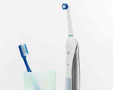 Cepillo de dientes eléctrico vs. manual - SANUM